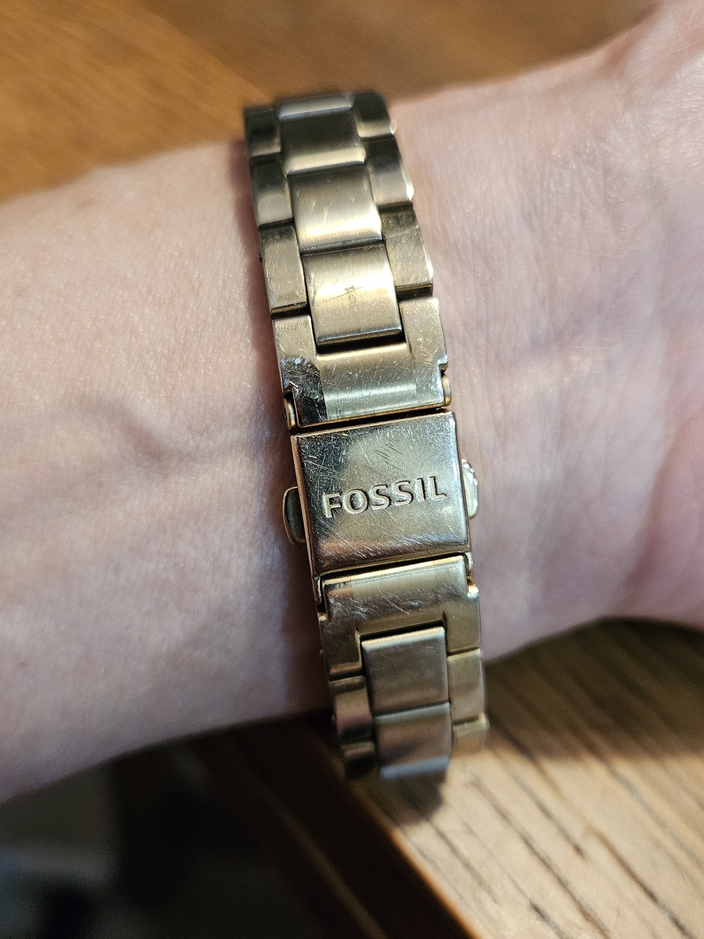 Fossil Gold-Tone Stella ES3107 Crystal Accents with White Dial NEW battery!! - Picture 2 of 8